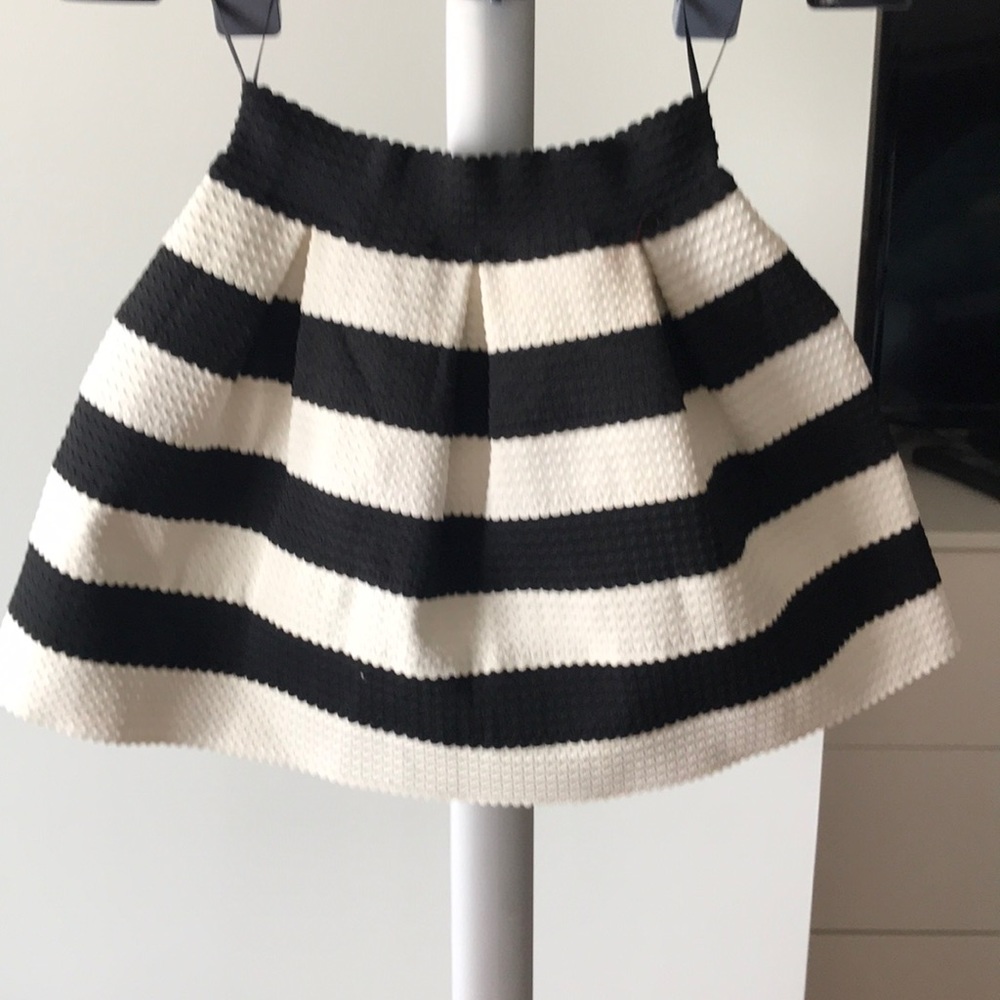 Skirt black and white